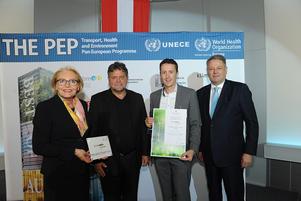 Auszeichnung durch BM Andrä Rupprechter - (c) BMLFUW - Florian Köfler